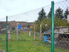 Montáž čtyřhranného zeleného pletiva – Žilov Montáž čtyřhranného zeleného pletiva – Žilov